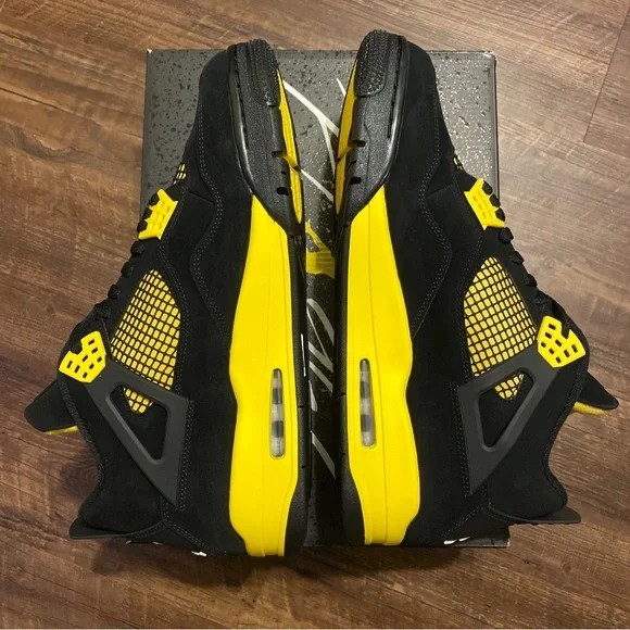 Air Jordan 4 Retro Thunder size 13